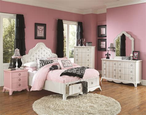Whether you are in the market for a complete bedroom set, a new headboard, or just need to accent your space with a piece or two, you'll find everything you need to dress up your bedroom at prices you're going to love. Magnussen Furniture Gabrielle Island Storage Bedroom Set ...