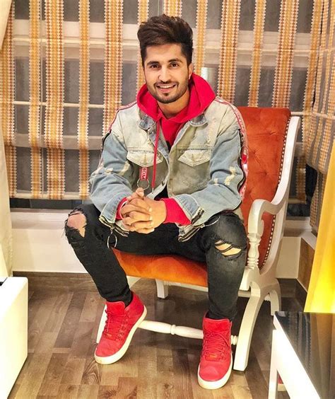 This the best ever green song of amitabh bachchan. Jassie Gill on Instagram: "Nava Gaana Bhut jaldi .. Viah wala gaana 😍" in 2020 | Stylish boys ...