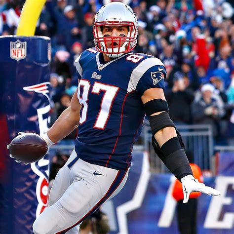 Rob Gronkowski Of New England Patriots Wins Pfwas Comeback Player