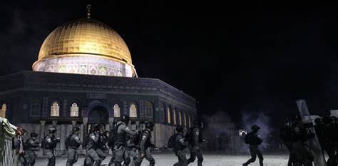 Israeli Police Attack Worshippers In Al Aqsa Mosque