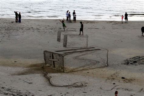 Amazing D Beach Art Scene