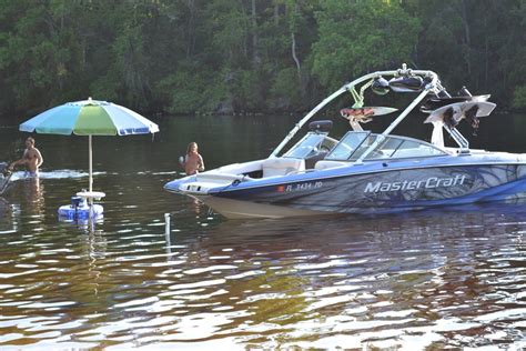 Most traditional anchors not constructed for sandy conditions do not have the weight or design necessary to anchor pontoon boats properly. Shallow water sand anchor for anchoring boats at the beach ...