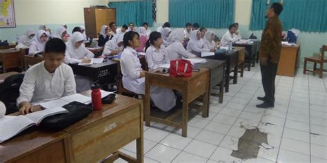 Tak heran saat orientasi kampus, biasanya alumni 8 sudah terbiasa untuk mencari persekutuan antargeng pertemanan sangat eksklusif di sekolah ini. SMAN 8 Jakarta Sempat Diwacanakan Pindah ke Daerah Kuningan