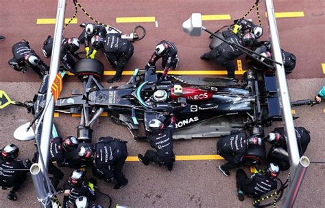 That broken wheel nut is still stuck on valtteri bottas's f1 car fred smith 5/24/2021 there's one place in the u.s. Even Ferrari tried to remove Bottas' wheel nut - Flipboard