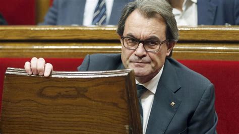 Artur Mas Renuncia A Su Acta De Diputado En El Parlamento Catalán