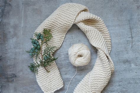 HOW TO LOOM KNIT A GARTER STITCH SCARF | Loom Knitting by This Moment 