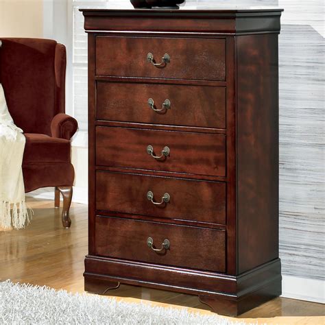 Signature Design By Ashley Alisdair Traditional Chest With 5 Drawers