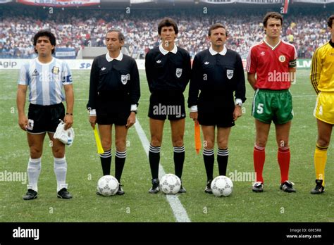 Argentinas Diego Maradona L And Bulgarias Georgi Dimitrov R Hi Res