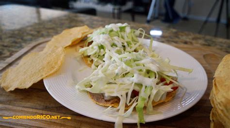 Tostadas De Cueritos Comiendo Rico