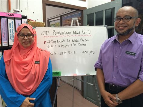 Guru tidak lagi berfungsi sebagai pensyarah tetapi sebagai fasilitator pembelajaran. SMA SHAMSUL MAARIF AL-WATANIAH: LDP Pembelajaran Abad ke-21