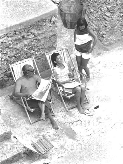 Jackie Kennedy Eté 1962 Vacances à Ravello Italie Chaise Longue Photo12 Benno Graziani