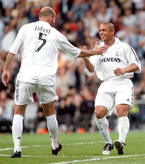 Real Madrid Transfert Roberto Carlos Voit Zinedine Zidane Comme