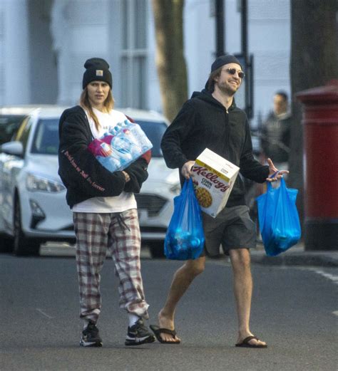 Born alice waterhouse on 5th january, 1992 in london, england, uk, she is famous for marks & spencer. SUKI WATERHOUSE and Robert Pattinson Out Shopping in ...