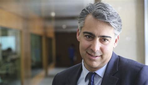 Cineasta y político, fundador del partido progresista en 2010. Marco Enríquez-Ominami: "En Chile, la economía se comió la ...