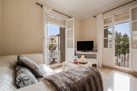 Cádiz, capital de la provincia, es una ciudad milenaria, cuna de grandes civilizaciones, pues fue invadida por infinidad de pueblos, al reclamo de sus grandes riquezas y por su situación geográfica. LOS 30 MEJORES Alquiler apartamentos Cádiz y casas rurales (¡con fotos!) en Tripadvisor ...