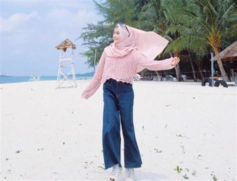 Outfit ke pantai kekinian ala selebgram. Inspirasi OOTD Pantai Untuk Remaja Berhijab | Casual hijab ...