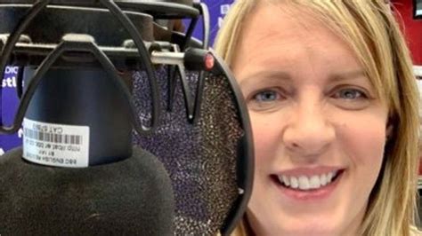 bbc radiomoderatorin nach astrazeneca impfung an hirnvenenthrombose gestorben sat1