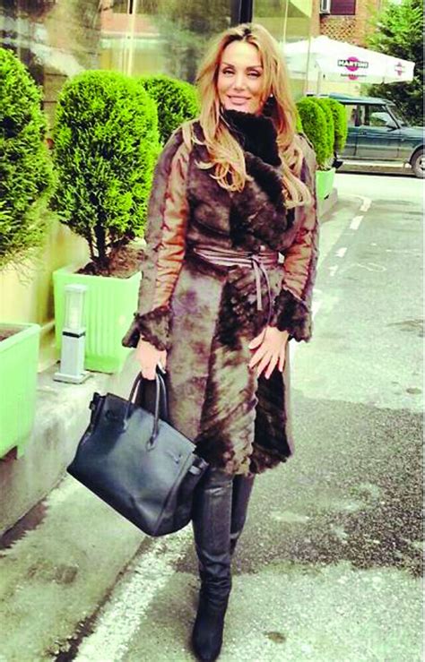 Burrat i kanë kandidatë për kryeministër, por çfarë punojnë gratë e tyre. ALBA VIP Thashetheme: Albëria mezi po e pret "Top Fest 10"