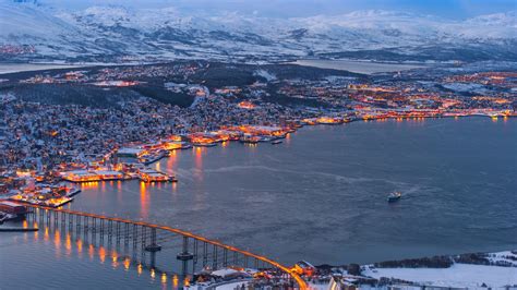 Tromso Noruega Inverno Mar Ponte Neve Luzes Crepúsculo Cidade