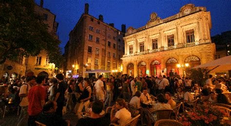 From middle english lyon (lion), as a nickname, or from a sign often used outside of roadside inns and adopted as a family name by those who lived there (compare bush). How to Spend Three Days in Lyon, France : The Good Life France