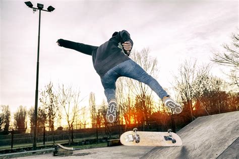17 Simple Skateboard Tricks That Will Make You Look Pro