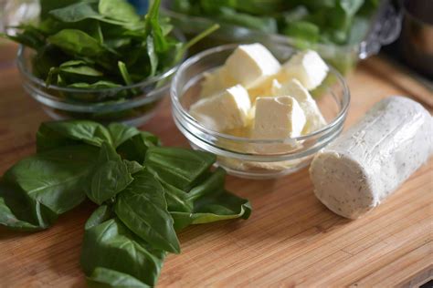 Christmas Green Red Cheese Balls — Nikki Dinki Cooking