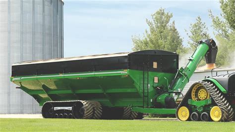 Unverferth Debuts New Dual Auger Brent 2596 Grain Cart At Canadas Farm