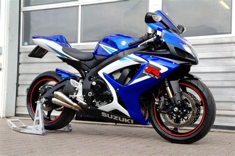 This year, the colorways carried over as well with the choice between glass sparkle. Suzuki Gsx-r 750 K6 - RH Motoren