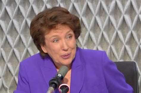 Dès le 4 juillet 2009, roselyne bachelot, soutenue par nicolas sarkozy et son premier ministre, françois fillon, passe commande de 94 millions de doses de vaccins, tandis que 195 millions d'euros sont prévus pour l'acquisition de masques, chirurgicaux et. «Il faut recréer la confiance chez les spectateurs ...