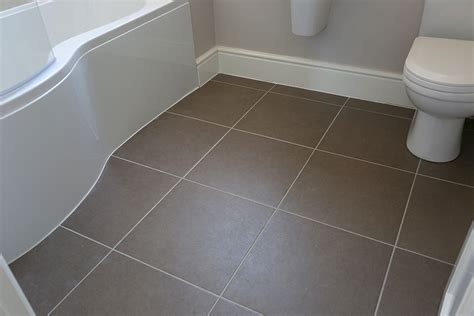 Calculate the square footage you will need for the room. Choosing Linoleum for Your Bathroom - Home Improvementer