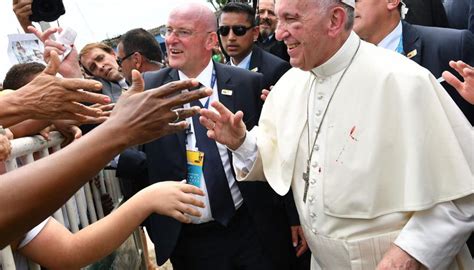 El Papa Francisco Se Ríe Del Golpazo Que Le Dejó El Ojo Morado En
