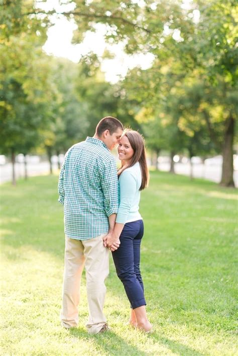 10 Beautiful Engagement Photo Ideas For Summer 2023