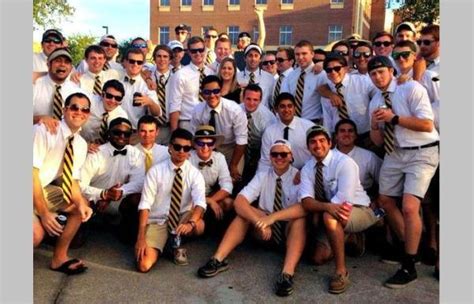How To Dress Like A Typical Frat Boy Outfits And Costumes