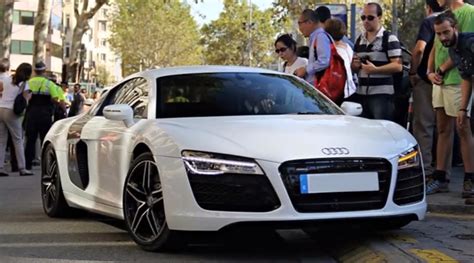 Once thursday's training session had ended, the players headed to the camp nou where president josep maria bartomeu and various directors of audi were present to get things. FC Barcelona Winger Alexis Sanchez's New Audi R8 ...