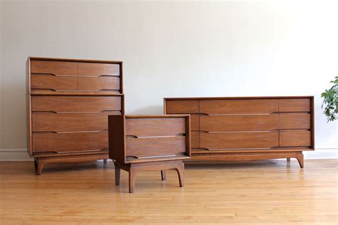 Although we loved the lines, we were a little less thrilled with the finish. Mid Century Modern Kent Coffey 'Forum' Bedroom Set ...