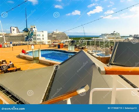 Fort Lauderdale December 1 2019 Upper Deck Of Holland America
