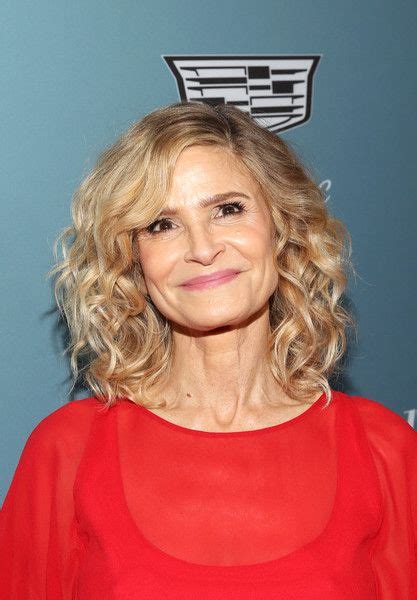 kyra sedgwick medium curls medium curls kyra sedgwick medium curly haircuts