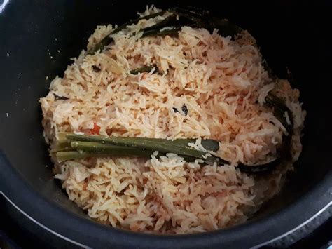 Nasi tomato ni selalunya sedap di makan dengan ayam masak merah dan juga acar mentah. Food, Lifestyle, Education, Parenting, DIY | CaraResepi
