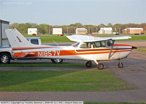 Slideshow Cessna 172s In Original Paint