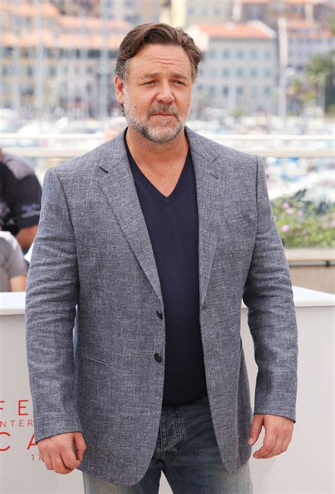 Russell Crowe Misses 2020 Golden Globes Stays In Australia Wildfires