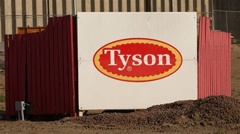 Outbreak At Tyson Plant In Iowa Infected 1031 Workers County Says