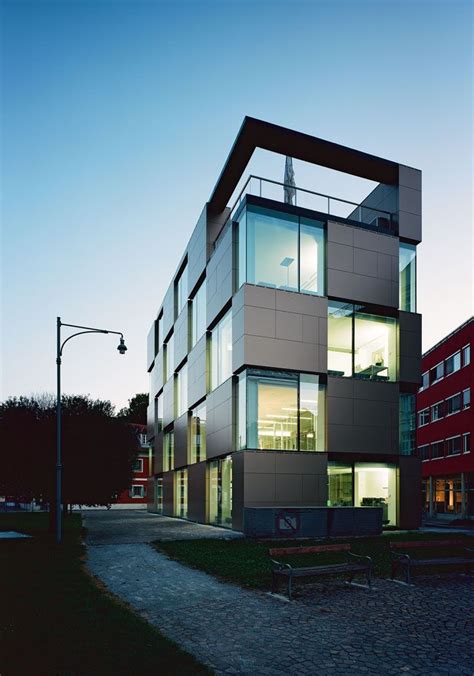 Modern Small Office Building Design