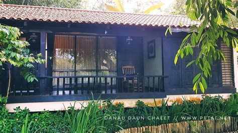The theme is open space where there are no rooms but a big living area for the family. Satu Malam Di Danau Daun Chalet, Janda Baik | Kembara Sang ...