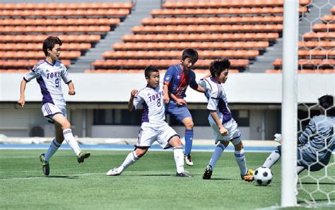 燦然と輝く街の灯り 対照的な僕を見下ろす あのビルの間を抜けて 色付き出したネオンと混じって 僕. MATCH REPORT｜vol.25｜広報誌｜東京都サッカー協会