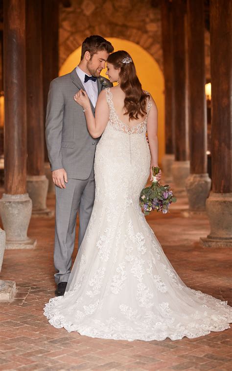 This cute crochet dress is made from simple lace crochet stitch with is beginner friendly only 1 row. Plus Size Wedding Dress with Rich Lace - Essense of ...