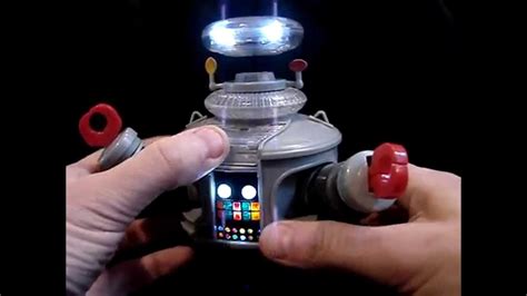 Diamond Select Toys Update Electronic Lost In Space B9 Robot Youtube