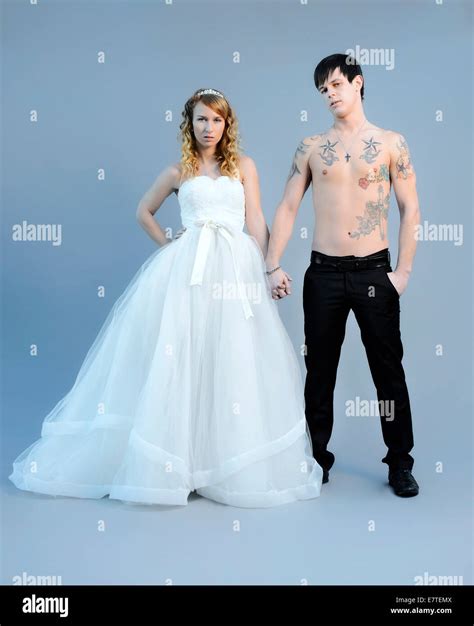 Hochzeit Bild Braut Und Bräutigam Nackten Oberkörper Bräutigam Mit Tattoos Stockfotografie