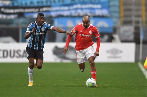 Cerimônia virtual escalará a seleção do campeonato de 2021 e apresentará o craque ao público. Inter x Grêmio: onde assistir o Gre-Nal 429 e escalações ...