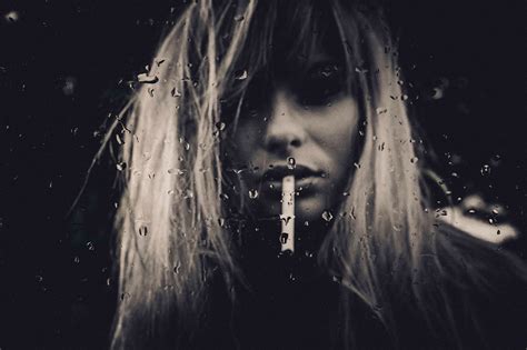 hintergrundbilder gesicht weiß schwarz frau einfarbig porträt blond fotografie rauchen