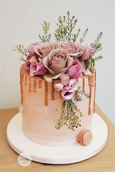 Get to know your apple watch by trying out the taps swipes, and presses you'll be using most. Tall drip cake with fresh flowers and macarons | Fresh ...
